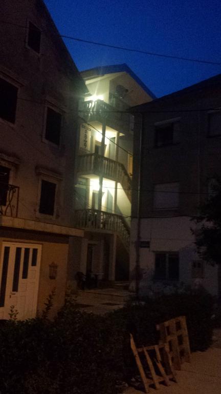 Apartments Lina Karlobag Pokoj fotografie